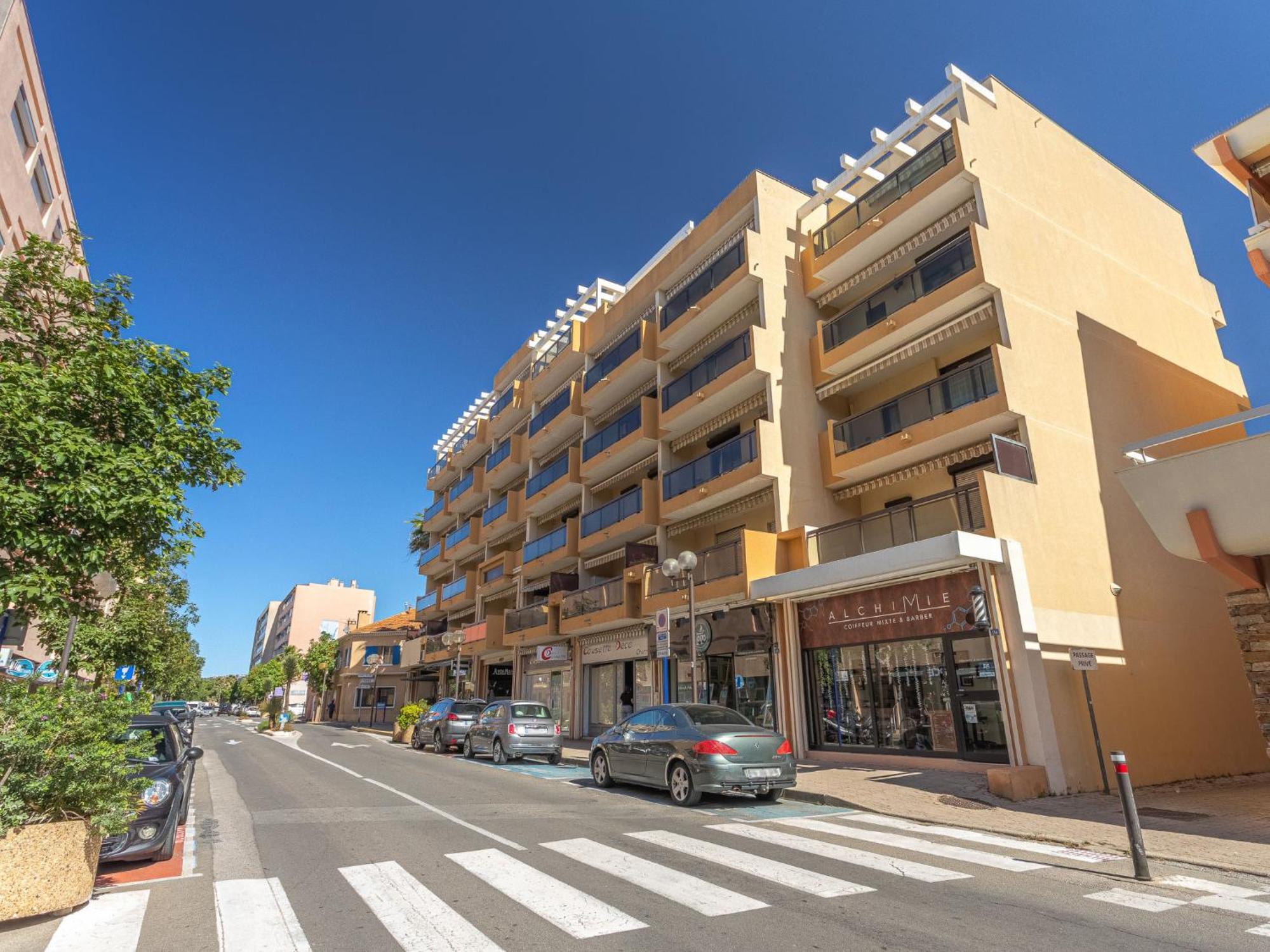 Apartment Saint James-12 By Interhome Le Lavandou Exterior photo